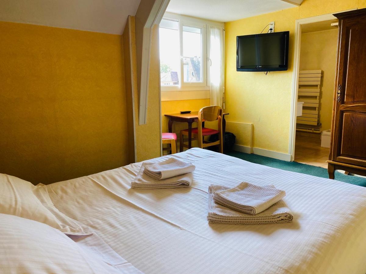 Hotel De La Poste Falaise  Buitenkant foto