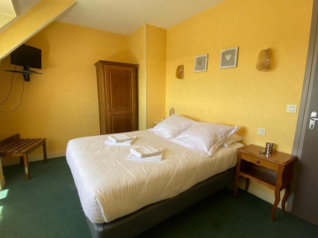 Hotel De La Poste Falaise  Buitenkant foto
